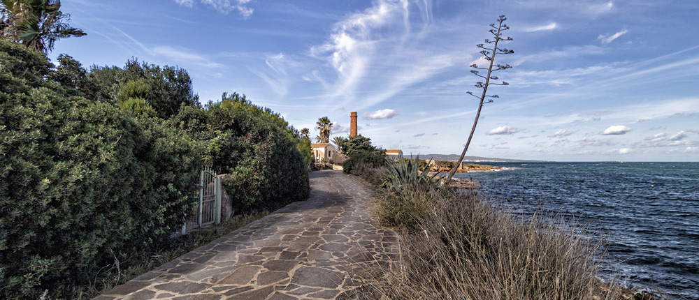Strada lastricata di Calasetta uno dei borghi più belli nel sud ovest Sardegna
