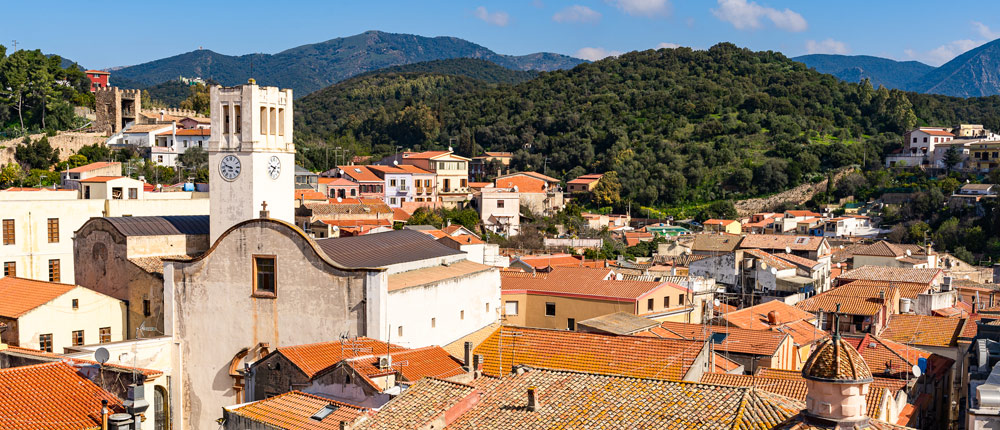 Vista dall'alto del centro storico di Iglesias uno dei borghi più belli nel sud ovest Sardegna