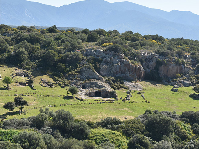 vista dall'alto dell'area archeologica di monte Montessu a Villaperuccio nel sud ovest Sardegna