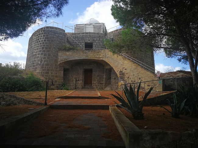 immagine dell'ingresso del Museo Multimediale Torre San Vittorio a Carloforte nel sud ovest Sardegna