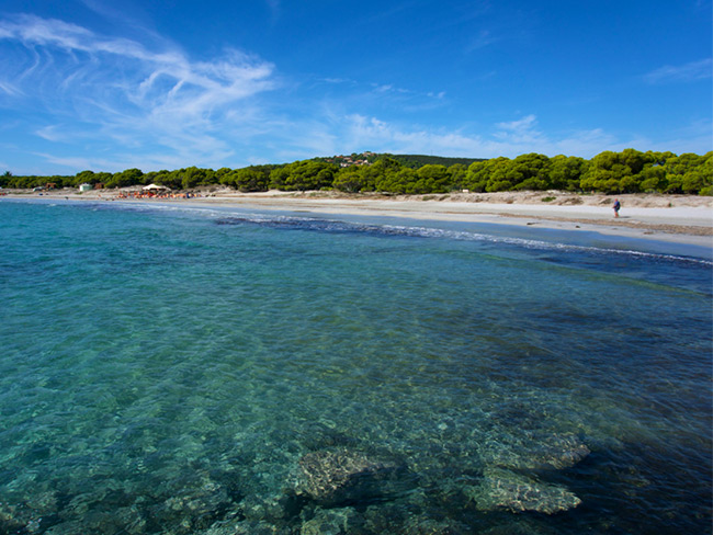 immagine panoramica del mare e della spiaggia di Porto Pino a Sant'Anna Arresi nel sud ovest Sardegna