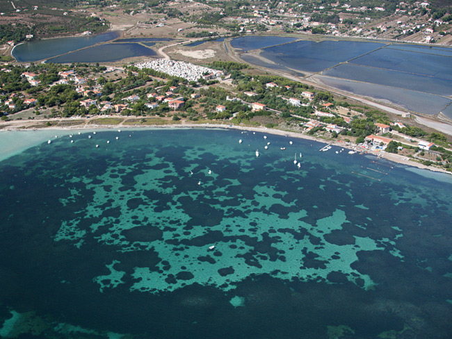 immagine aerea della spiaggia il Giunco a Carloforte nel sud ovest Sardegna